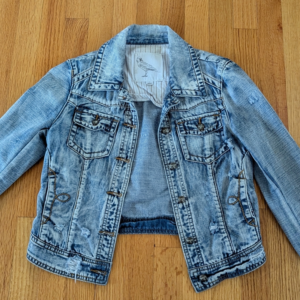 Boutique Jeans Jacket Women's Size S Cropped Fitted Distressed Denim Jacket Blue